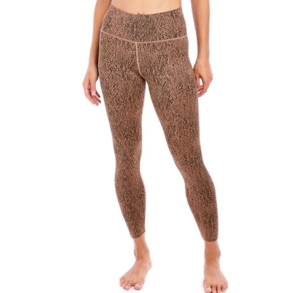 SAGE COLLECTIVE Animal Print 7/8 Cropped Athletic Leggings Size Medium